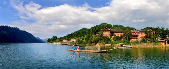 旅游产业:民俗文化游加中高端酒店住宿渐成热门