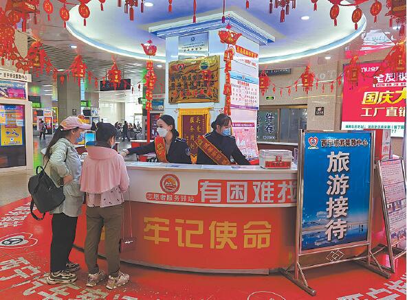 【祖国颂·国庆见闻】 假日“窗口”不打烊 为民服务“不缺位